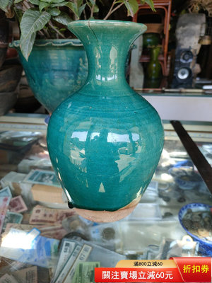 民國云南華寧窯全品藍玻璃釉花瓶，一窯裂。 古玩 老貨 雜項