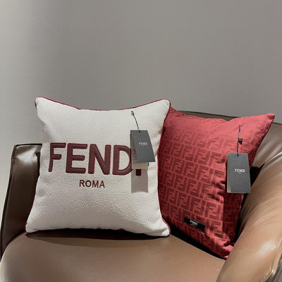 FENDI CASA芬迪家居系列兩款抱枕三個配色