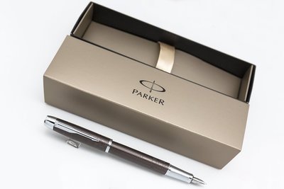 【Pen筆】PARKER派克 經典幾何紋棕色鋼筆 F尖 P0949530