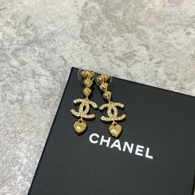 Chanel 愛心垂墜耳環 logo鑲鑽 金色《精品女王全新＆二手》