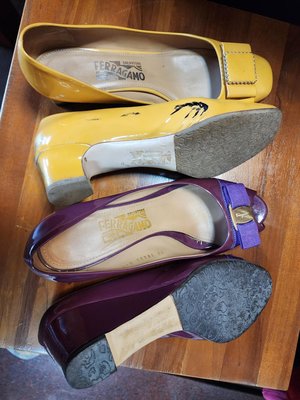 Salvatore Ferragamo二手真品介意者不宜購買存換現金8.5D分開售象牙色1000紫色漆皮楔形鞋2088