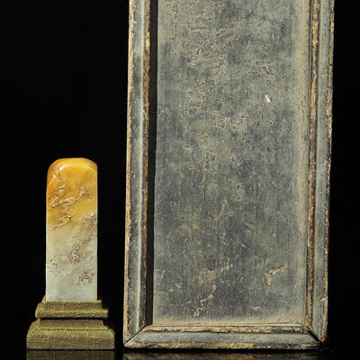 舊藏木盒壽山石田黃凍石雕刻山水人物薄意印章，凈長3.3厘米寬3.3厘米高9.3厘米，凈重2 古玩 擺件 雜項【老物件】8651