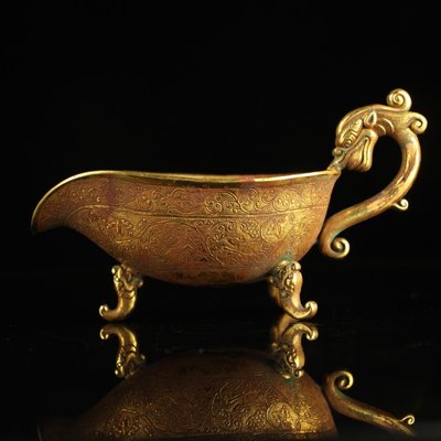 舊藏鄉下收出土唐代時期純銅鎏金三角酒杯品相保存完好  做工精細   包漿渾厚重205克  高8.5厘米11111
