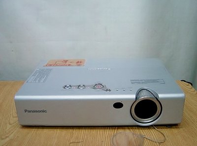 @【小劉二手家電】有瑕疵的 PANASONIC 投影機,PT-LB20U,畫面左下角偏藍,只賣燈泡價