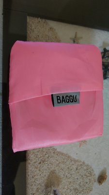 全新 BAGGU 環保購物袋 含提把尺寸：53*35cm 附折疊後的小收納袋 買5送1