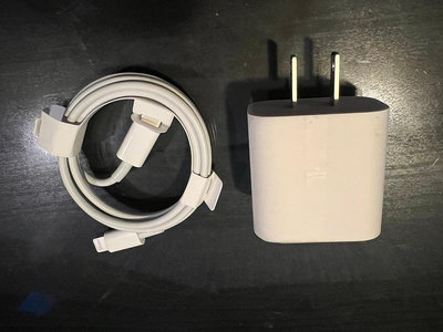 原廠拆出 Apple 18W 電源轉接器 A1720 USB-C 對 Lightning PD快充線