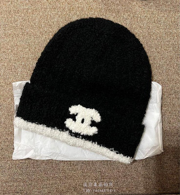 流當拍賣Chanel 23b 最新款毛帽 白色厚毛黑CC logo 帽子
