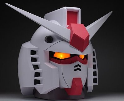八田元氣小棧: 全新日版 外盒有損傷鋼彈 紅白頭像配：RX-78-2 Gundam 30週年頭像聲光存錢筒