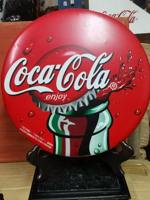 收藏早年由經銷商贈送給店頭的可口可樂的圓形鐵盤一塊,品相完美!