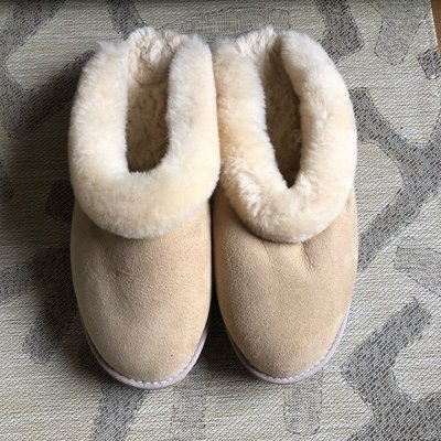 [品味人生] 保證全新 正品 UGG 羔羊毛   保暖  休閒鞋  拖鞋  SIZE  W10  男女都適用