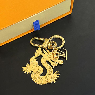 新品LV龍年鑰匙扣挂飾  Louis Vuitton 路易威登LV DRAGON 形象包飾與龍年鑰匙扣 size:11×6cm