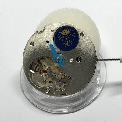 熱銷 手表配件 全新北京2813二針半機芯 裸擺輪機芯  8215二針半機芯