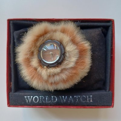 【快樂尋寶趣】Gassen James木殼兔毛女用手錶腕錶（25120965）