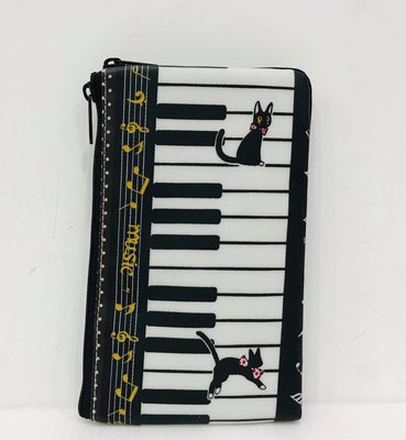 Dolly Club 朵莉俱樂部 5.5吋L型加拉 黑白鋼琴喵 艾瑪防水布包 防水手機袋