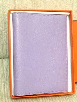 天使熊小鋪~日本帶回HERMES愛馬仕全皮革護照夾 名片夾 紫色限定版非收納包 原版正品皮革包
