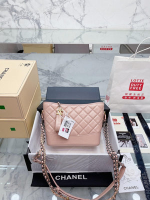 【小老虎全球購】牛皮 2023香家新顏色—說2023最最最紅的包包，一定就是來自Chanel的Gabrielle NO133758