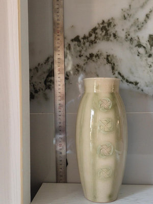 已故瀨戶燒大家大江文象手作花瓶，高27公分，肚徑12公分，口