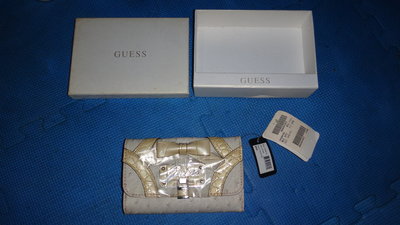 ~保證真品全新的 GUESS 盒裝米白色真皮(鴕鳥皮)款中夾 皮夾~便宜起標無底價標多少賣多少
