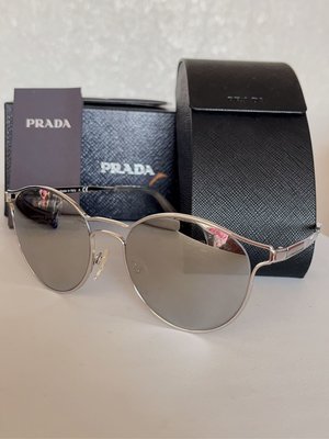 Prada 義大利精品 誠可議 水銀鏡面 太陽眼鏡 😎 銀框 貓咪 甜美 時尚款型