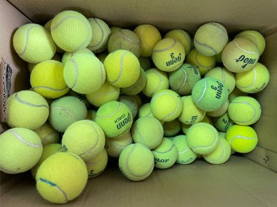 二手網球:原廠練習球 顆/5元 ；需要數量請詢問。