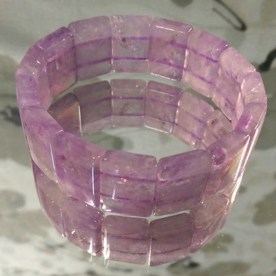 天然薰衣草紫晶手排，寬18mm,重44克  透亮 紫玉手排 薰衣草紫晶 夢幻
