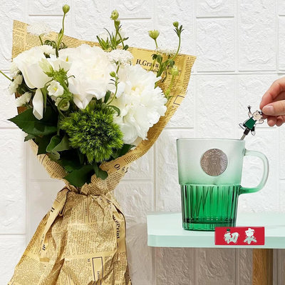 Starbucks 星巴克星巴克魔術小熊杯子2022漸變綠女神玻璃杯配小熊攪拌棒桌面喝水杯