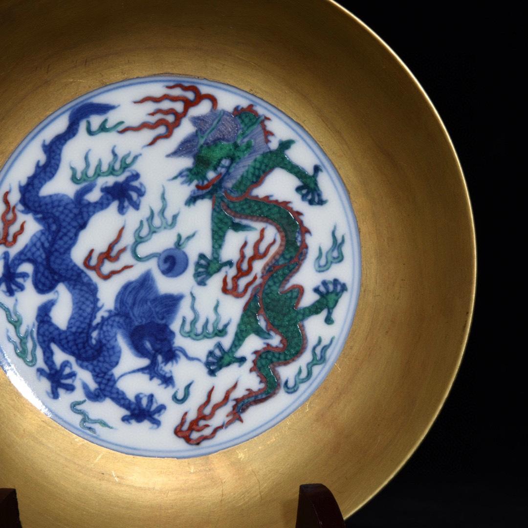 清雍正斗彩鎏金二龍戲珠紋盤，高3.5cm直徑14.9cm，20637 瓷器青花瓷粉 