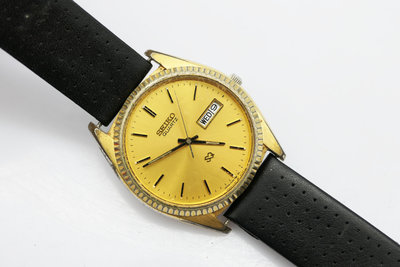 (小蔡二手挖寶網) 日本製 SEIKO 精工 SQ系列 石英錶 日星期顯示 蠔式 錶帶非原裝 有行走 商品如圖 1元起標 無底價