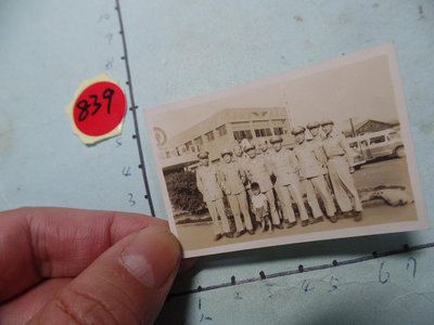 嘉義 公路局公車站 一群軍人 ,古董黑白,照片,相片**稀少品2