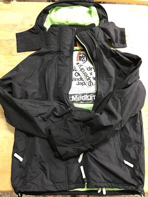 Superdry 極度乾燥 防風外套 雙層拉鍊 英國 帶回 黑+螢光綠 男 M號