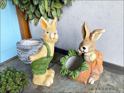 高嶺土製 兔子花盆 紅蘿蔔兔子 男生兔子擺飾品 可愛動物花器 戶外擺飾品 鄉村玩偶裝飾 園藝用品 戶外玩偶裝飾品 動物公仔【歐舍傢居