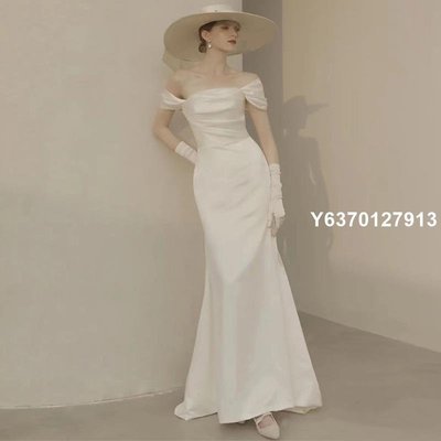 【熱賣精選】法式復古輕婚紗新娘2022新款白色緞面簡約大氣修身小拖尾出門輕紗