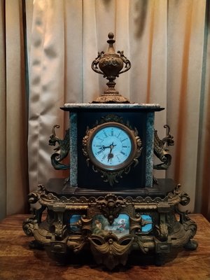 早期收藏精品 一 歐洲進口 一 厚重大理石 銅雕 瓷版畫 古典機械式 座鐘 壁爐鐘 古董鐘