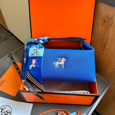 【二手包包】送小絲巾飛馬掛件“高級 帆布”Hermes 愛馬仕 Hobo包 這款包包設計的非常好看，布料，這NO39399