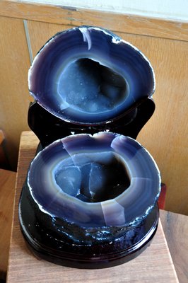 【新社 水晶】烏拉圭 紫玉瓍 瑪腦聚寶盆 重量:5.55kg(含木座)