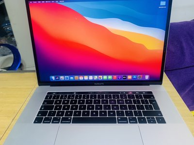 【售】2017年 MacBook Pro 15吋 i7(2.8) 16G 256G 英式鍵盤 獨顯4G 蘋果電腦
