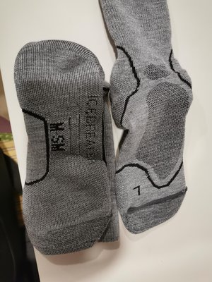 男 icebreaker 美麗諾羊毛襪 中筒健行襪(灰或黑任選)