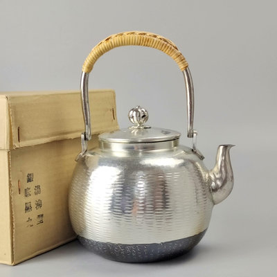 。秀鋒堂造銀仕上日本銅壺日本老銅壺。使用過，紙箱