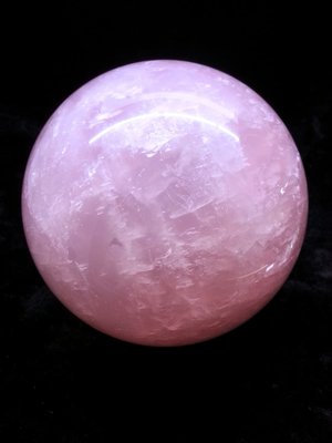 【小川堂】星光粉水晶球 重量：1837g / 直徑：11.2cm