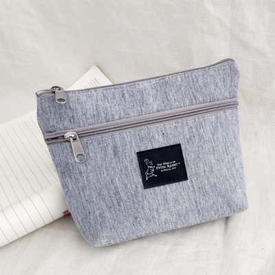 【寶貝日雜包】日本限定 三菱UFJ 彼得兔聯名款雲彩灰色化妝包 收納包 手拿包 手機包 鑰匙包 盥洗包 零錢包