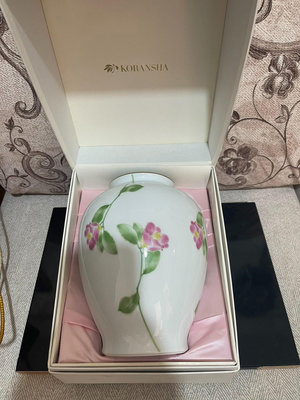 日本回流，香蘭社山茶花打標精品禮盒包裝花瓶 全品全新原盒包裝