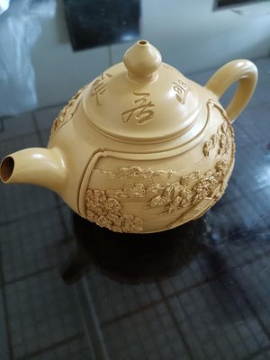陳東鑄浮雕茶壺
