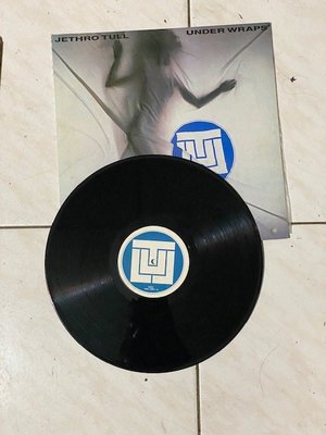 ~春庄生活美學小舖~2手黑膠LP   JETHRO TULL/UNDER WRAPS 台版有打洞