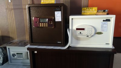 亞毅辦公家具 電子保險箱 小型保險庫 刷卡型保險櫃 大型金庫 防火 警報 店內有展示 全省配送