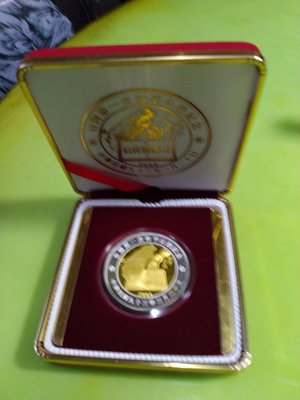 公投紀念金幣台灣第一次（限量3000枚）全新未使用、有盒證，鍍純金純銀，保真