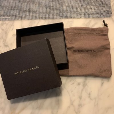 Bottega Veneta 精美包裝盒 + 收納袋 （附提袋)