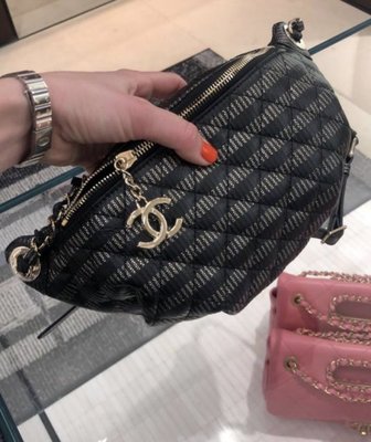 Chanel AS0836 Chanel Bi Quilted Waist Bag 小牛皮格紋鍊帶腰包 黑