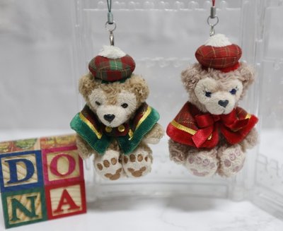 🌸Dona日貨🌸日本迪士尼海洋限定 Duffy達菲熊雪莉玫2012聖誕節紅綠斗篷 手機吊飾/包包掛飾-2入 C40