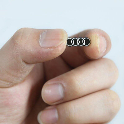現貨：Audi原裝奧迪A3 A4LA5 A6L A8 Q3 Q5 Q7 TT折疊遙控器汽車鑰匙車標貼