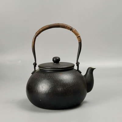 。玉川堂造紫金色錘紋打出日本銅壺日本老銅壺。輕微